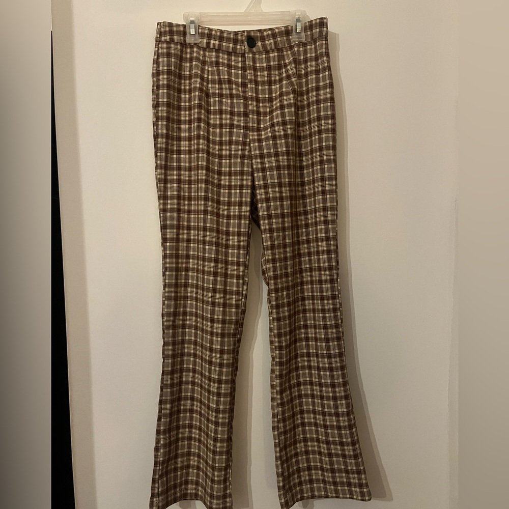 THE CUTEST brown plaid trousers